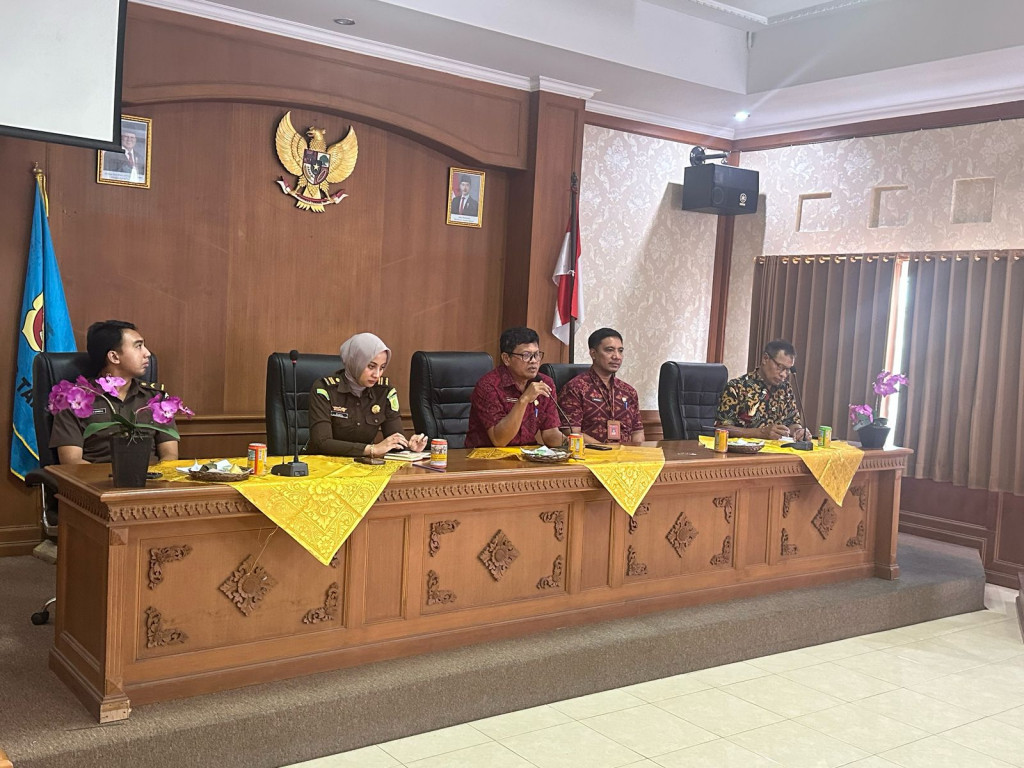 Pembinaan Fasilitas Pengelolaan Keuangan Desa dan Fasilitas Pengelolaan Aset Desa di Desa Sibang Kaja - Mambal